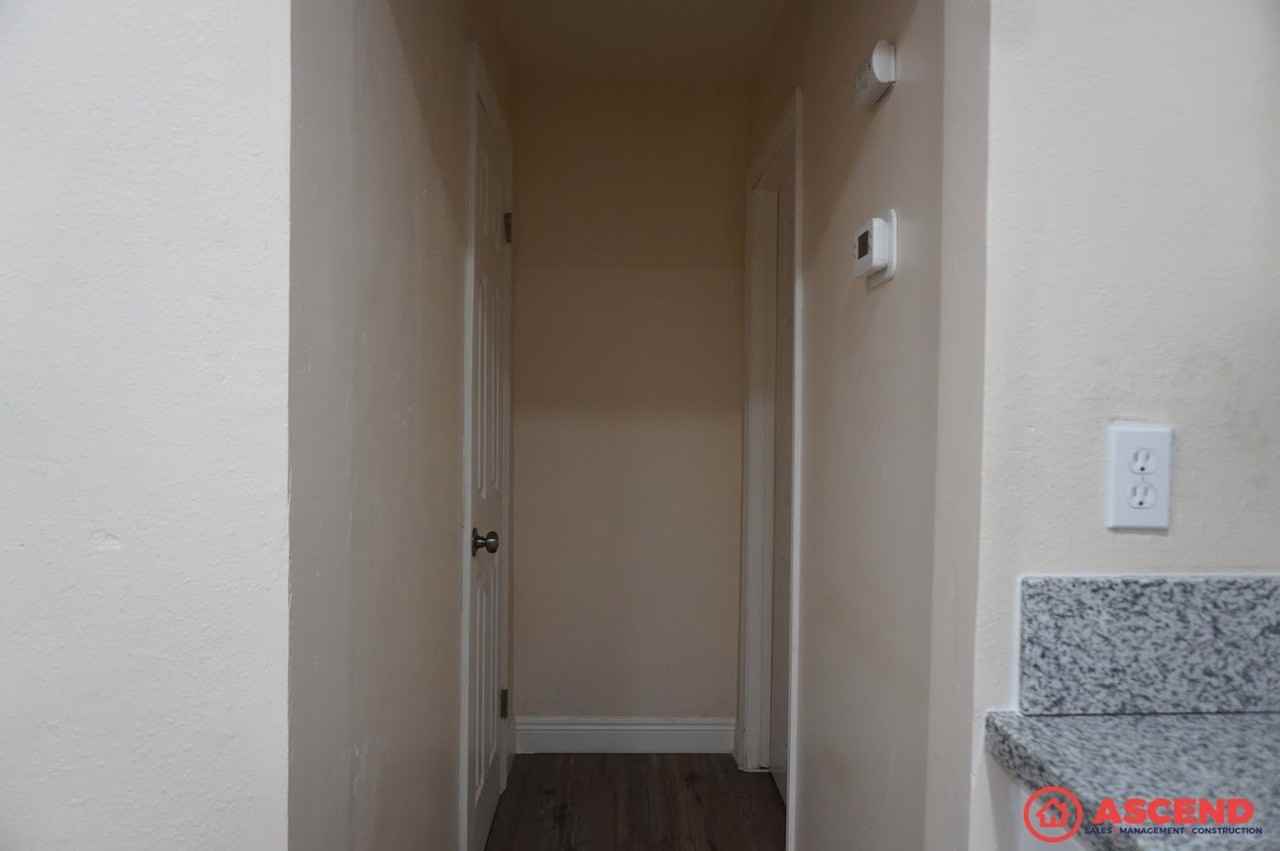 1106 Wilson Ave - Photo 6 of 10