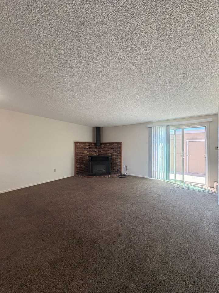 2702 W Modoc Ct - Photo 3 of 12