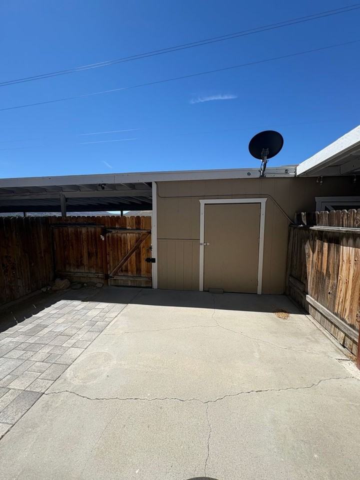 2702 W Modoc Ct - Photo 4 of 12