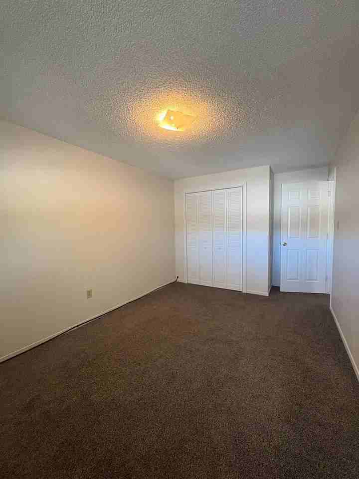 2702 W Modoc Ct - Photo 7 of 12