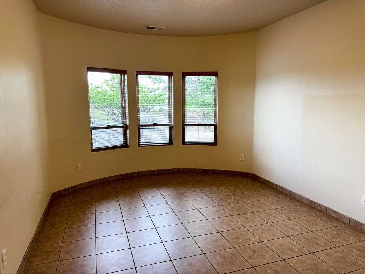 9 Jordan Ct - Photo 7 of 26