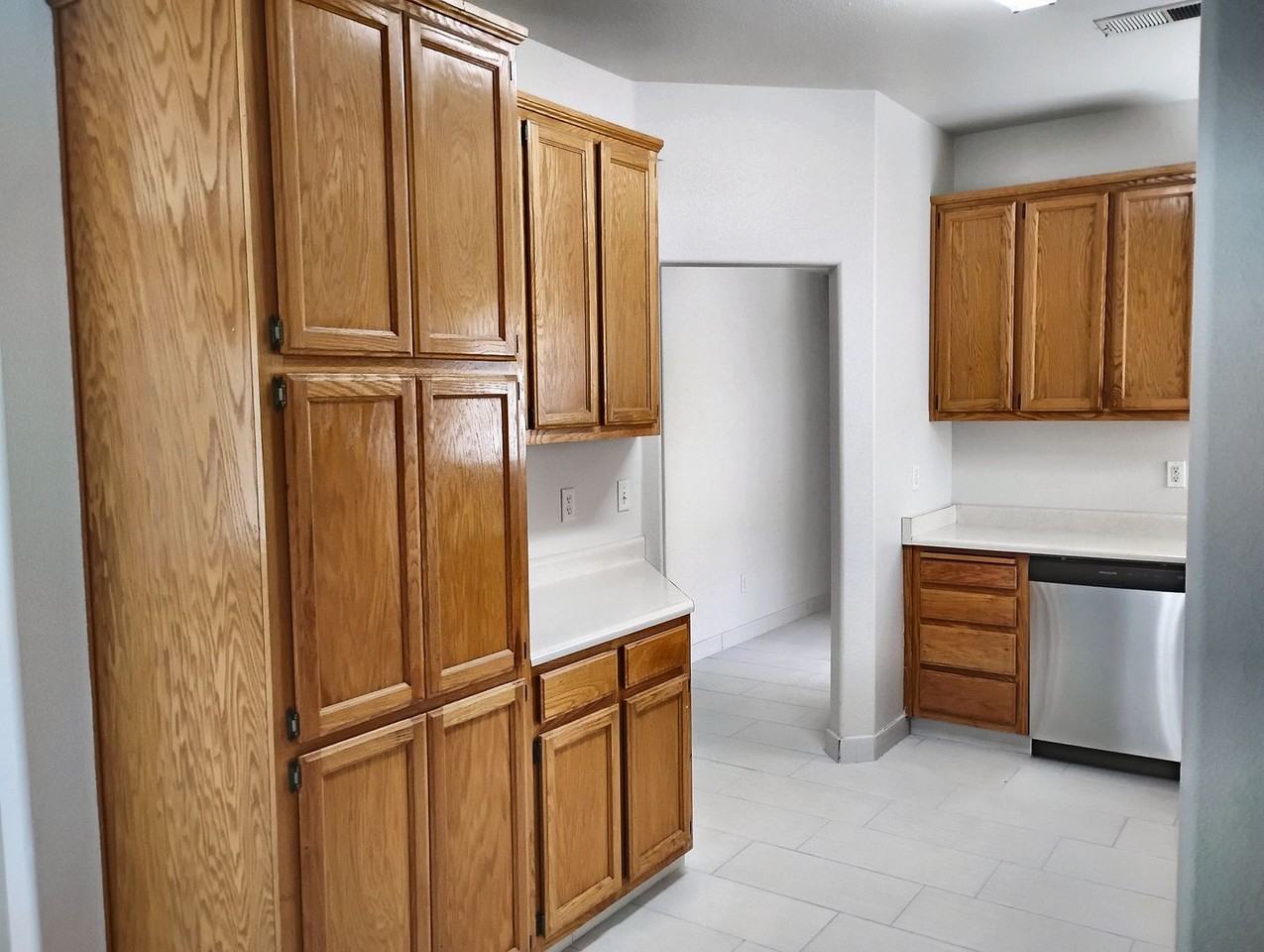628 Gateway Dr - Photo 4 of 17