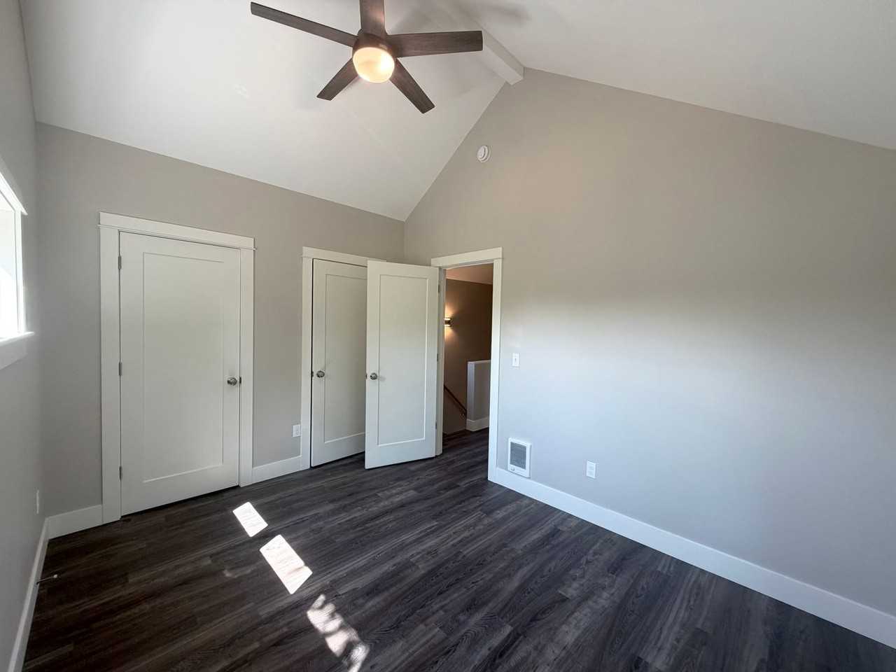 7215 7215 SE 54th Avenue & 5354 SE Ogden St. - Photo 7 of 13