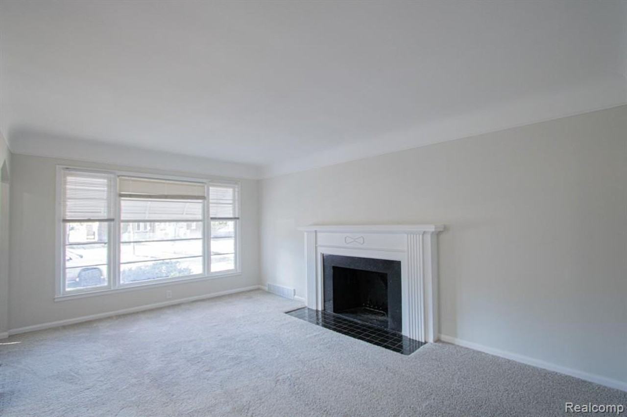 16896 Manor St - Photo 4 of 25