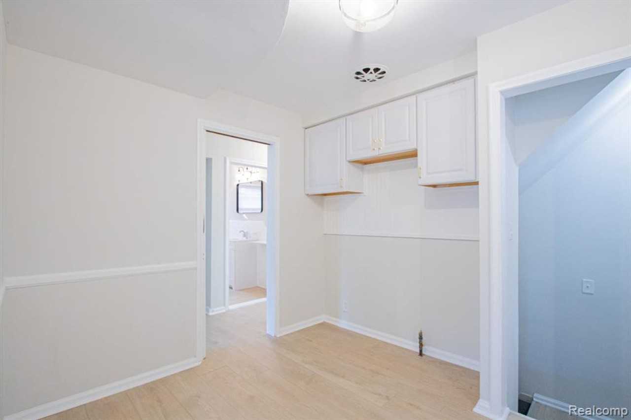 16896 Manor St - Photo 6 of 25
