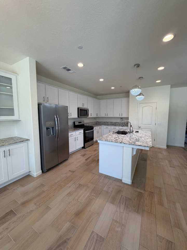 2026 Sherbrook Ave - Photo 3 of 31