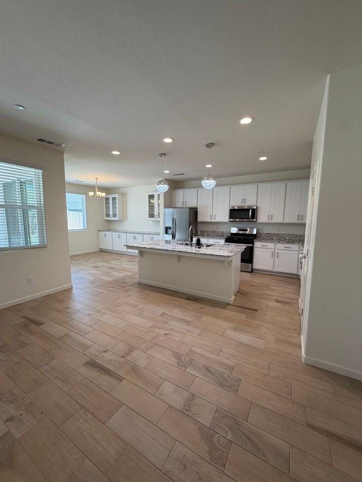 2026 Sherbrook Ave - Photo 7 of 31