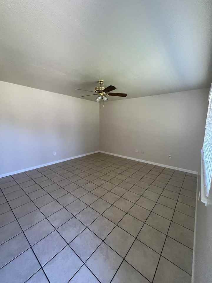 2805 Campbell Ln - Photo 3 of 14