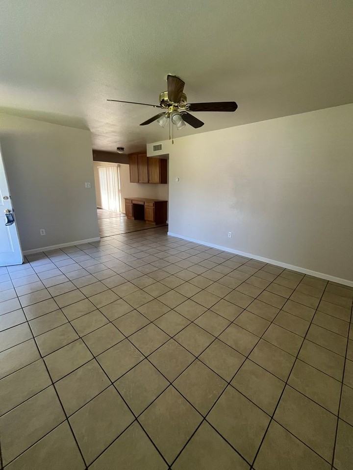 2805 Campbell Ln - Photo 4 of 14