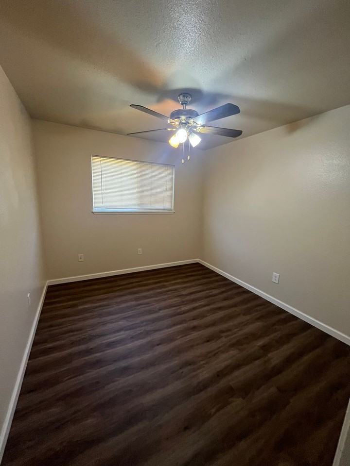 2805 Campbell Ln - Photo 6 of 14