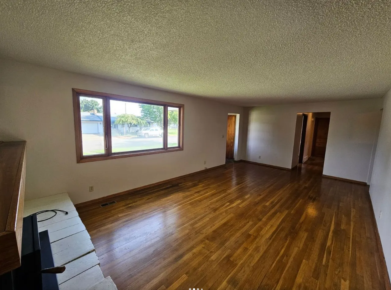 11822 E 15th Ave - Photo 2 of 29