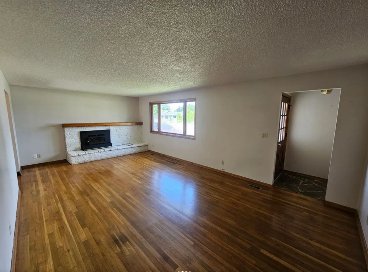 11822 E 15th Ave - Photo 3 of 29