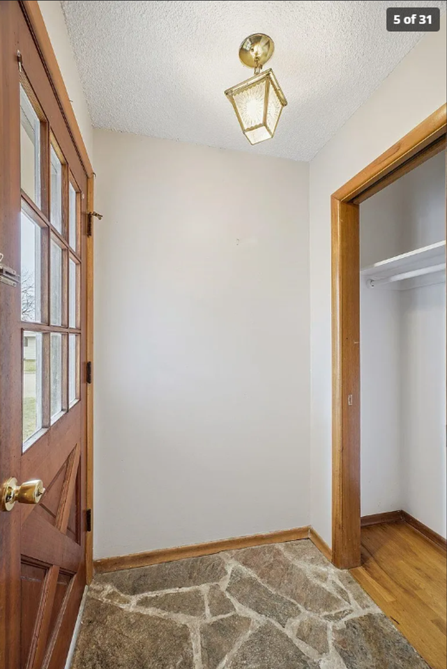 11822 E 15th Ave - Photo 4 of 29
