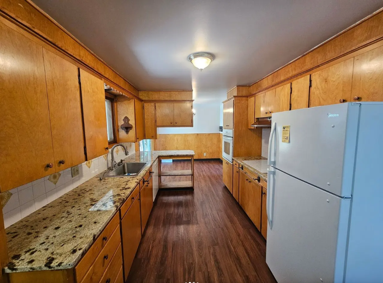11822 E 15th Ave - Photo 5 of 29