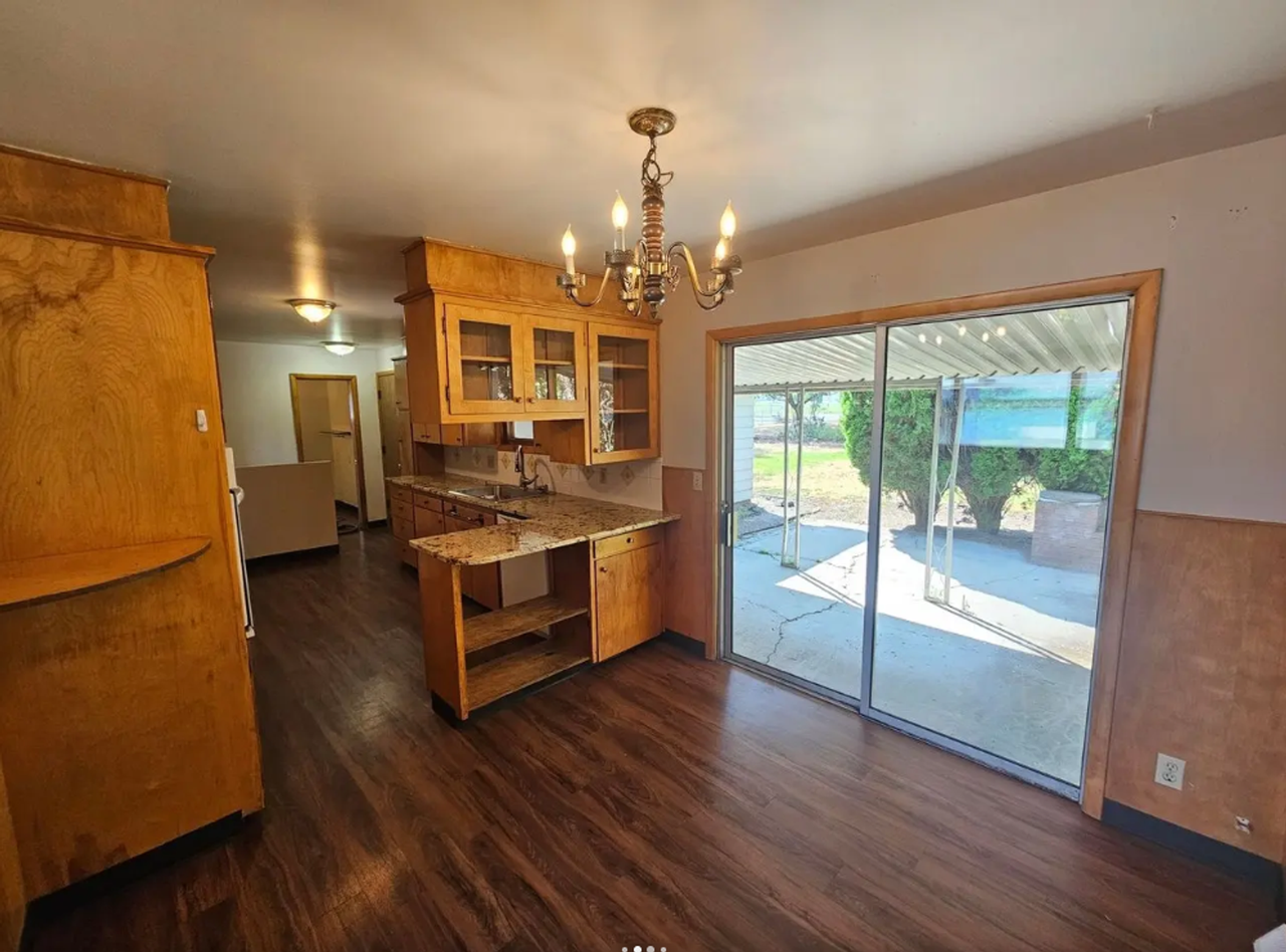11822 E 15th Ave - Photo 6 of 29