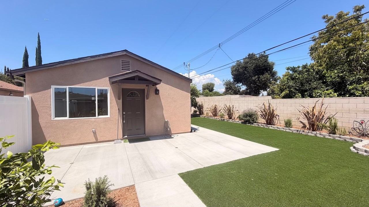2036 Primrose Way - Photo 2 of 20