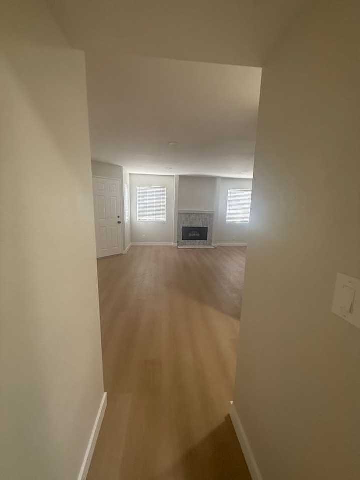 1067 252nd St #7 - Photo 5 of 22