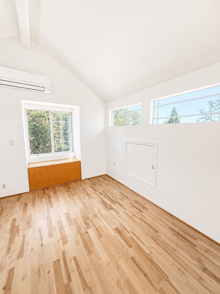 1472 Chanticleer Ave - Photo 3 of 14