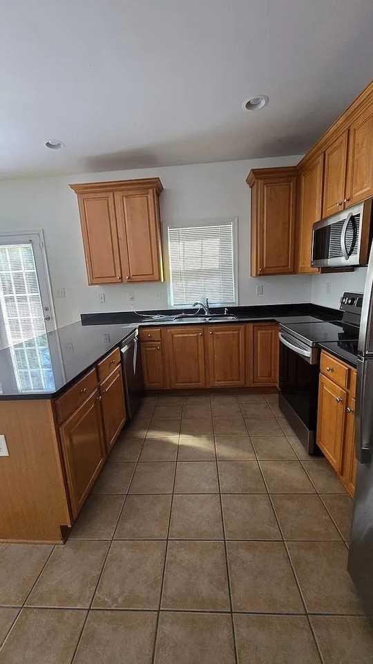 5591 Scotsview Dr - Photo 3 of 22