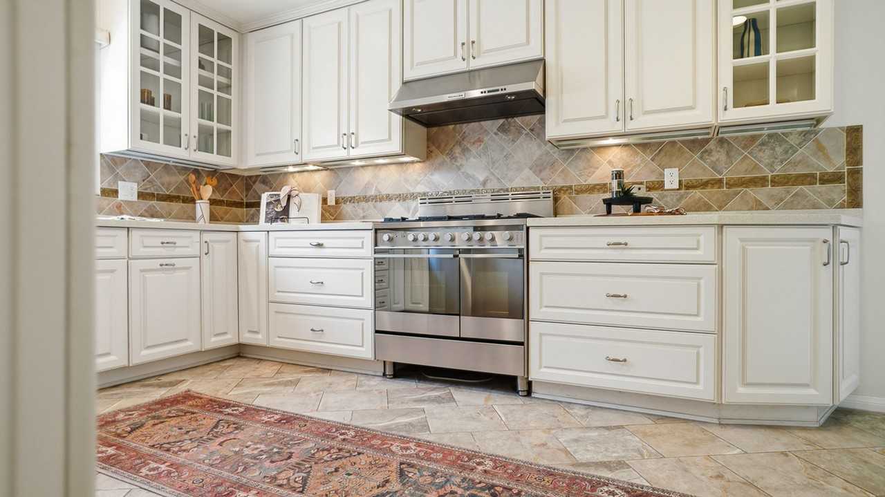 13360 Magnolia Blvd - Photo 2 of 50