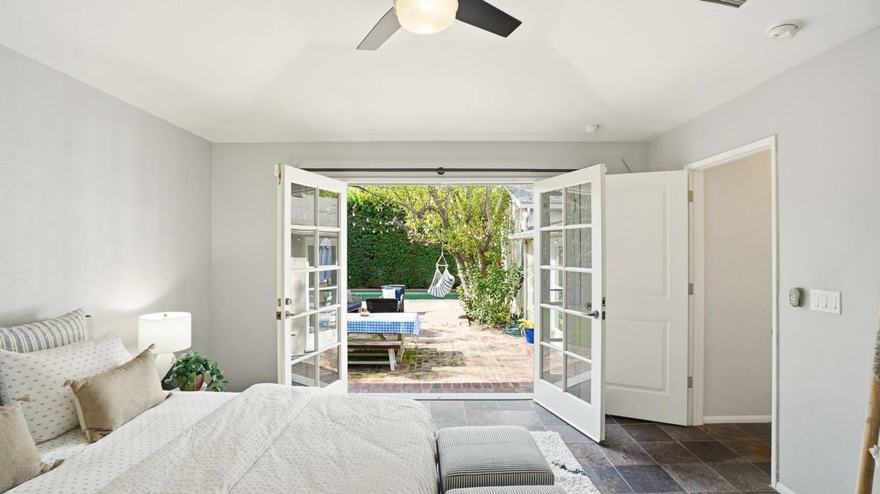 13360 Magnolia Blvd - Photo 3 of 50