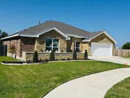 featured image of 907 Holliday Dr
