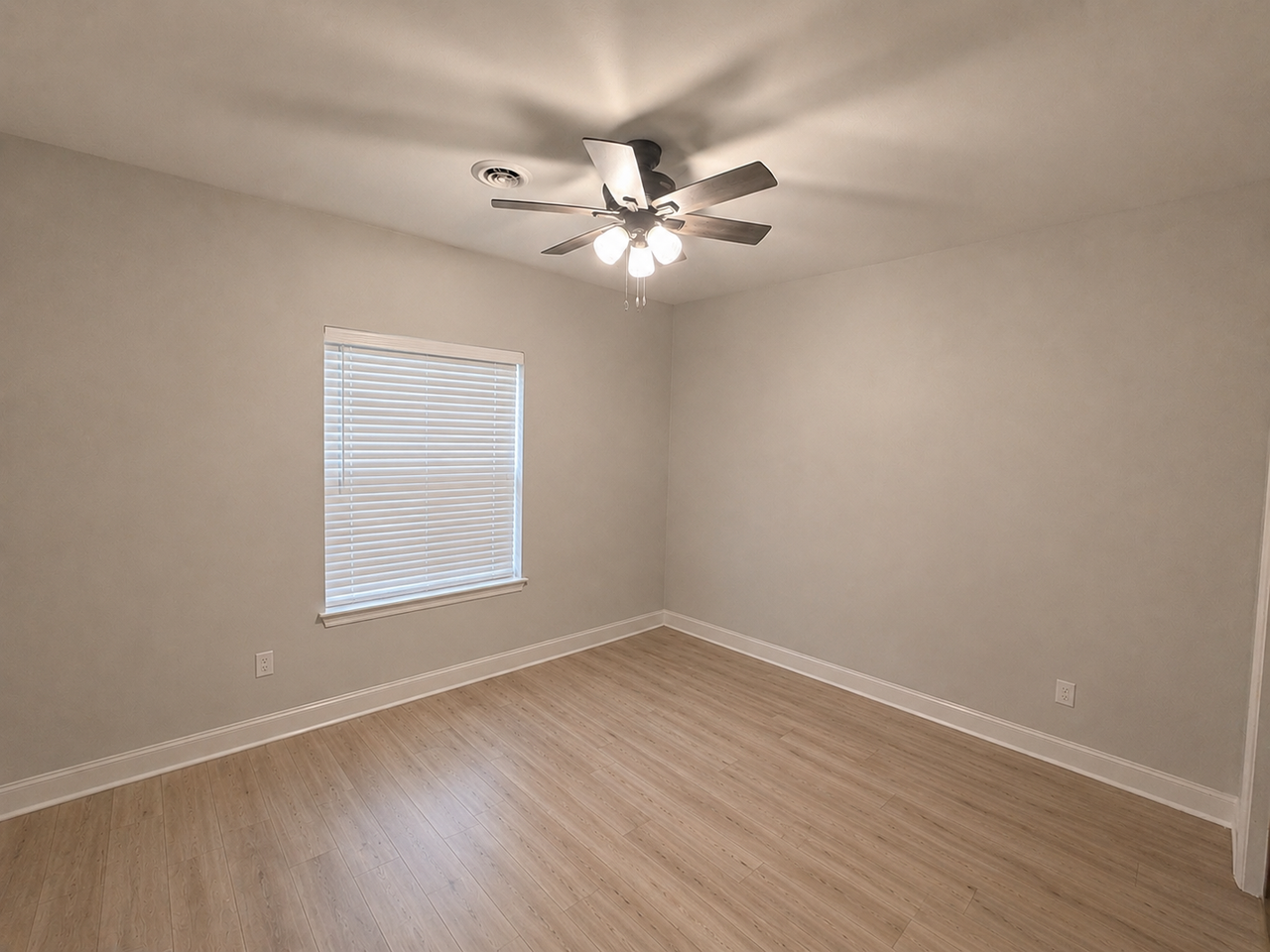 2086 Meadow Creek Ln - Photo 3 of 12