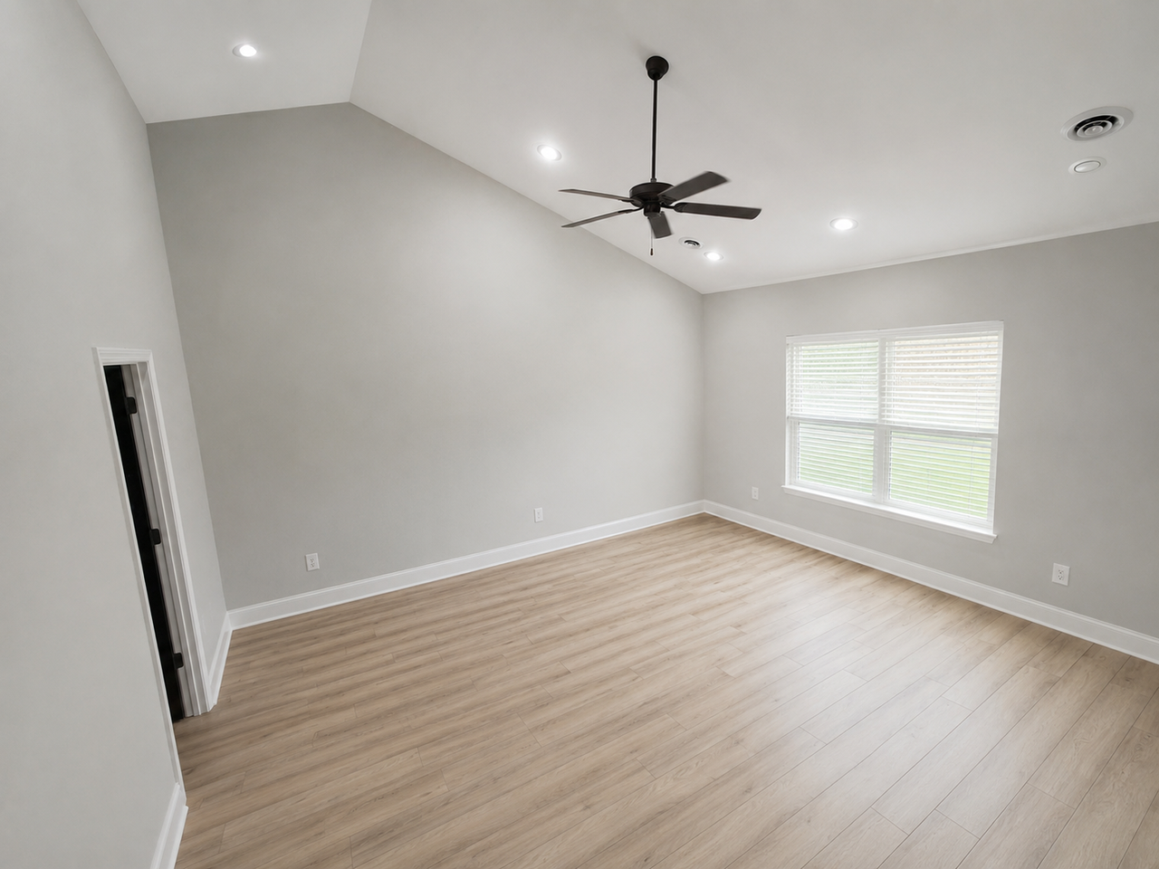 2086 Meadow Creek Ln - Photo 4 of 12
