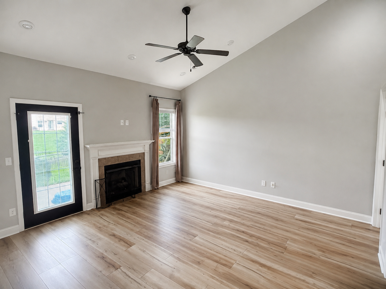2086 Meadow Creek Ln - Photo 7 of 12