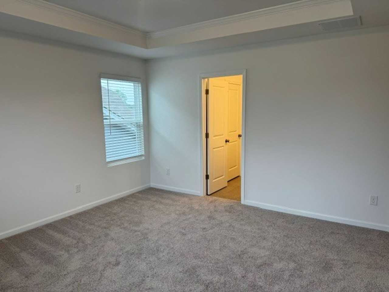2174 Clifton Rd - Photo 5 of 33