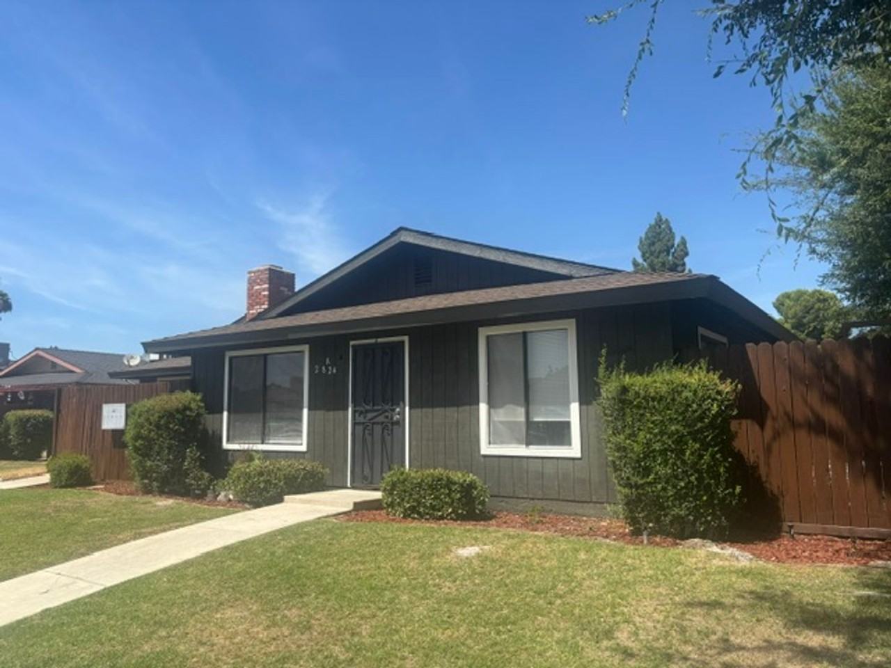 2824 N Half Moon Dr - Photo 2 of 16