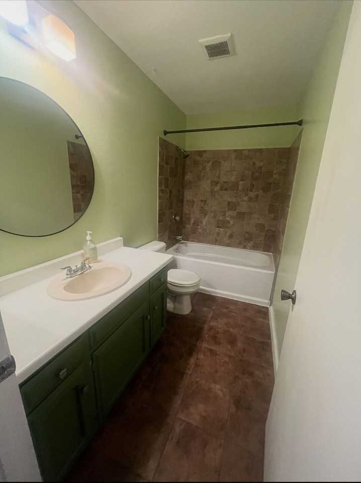 3335 Broad St #12 - Photo 7 of 10