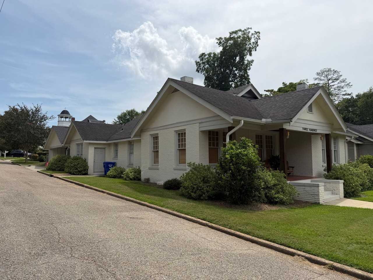 300 Murphree St - Photo 2 of 19