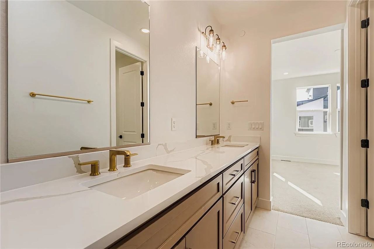 10994 E Geddes Pl - Photo 4 of 19