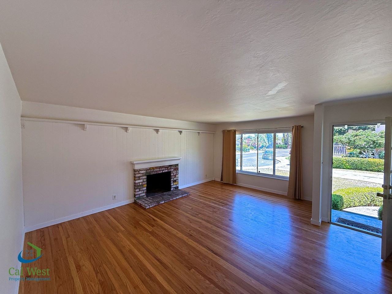 3174 Colfax Ct - Photo 4 of 34