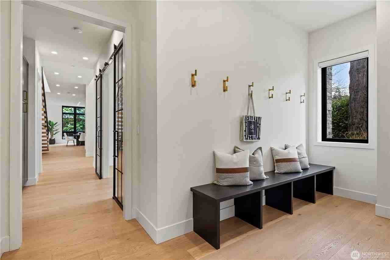 4605 108th Ave Ne - Photo 3 of 27