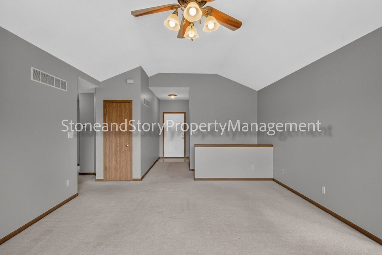 6926 Sw 17th St - Photo 3 of 40