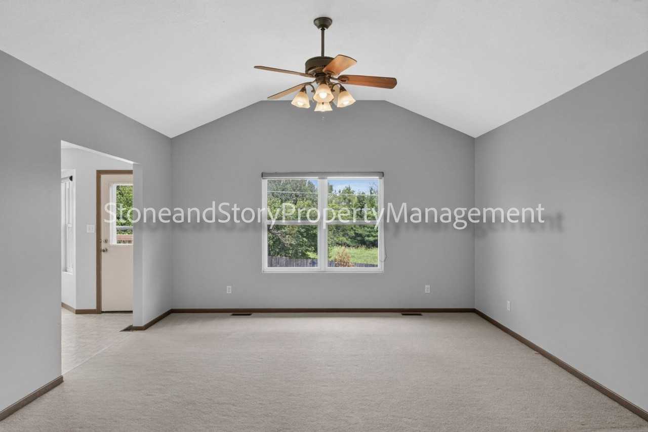 6926 Sw 17th St - Photo 4 of 40