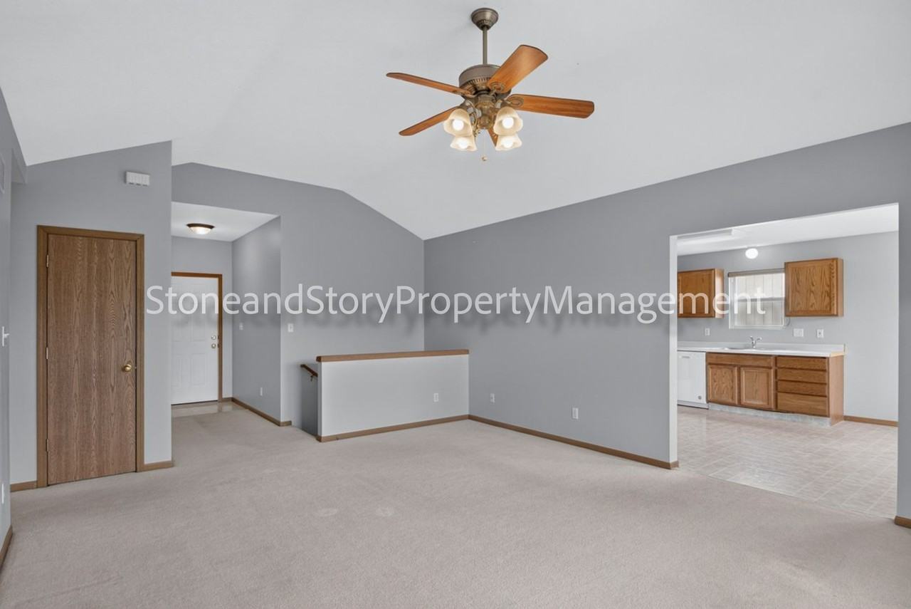 6926 Sw 17th St - Photo 5 of 40