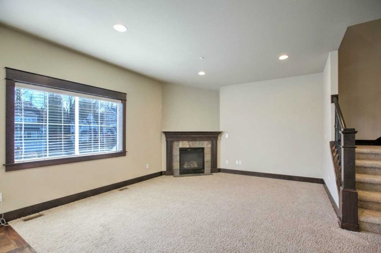 1357 Elma Pl Ne - Photo 3 of 28