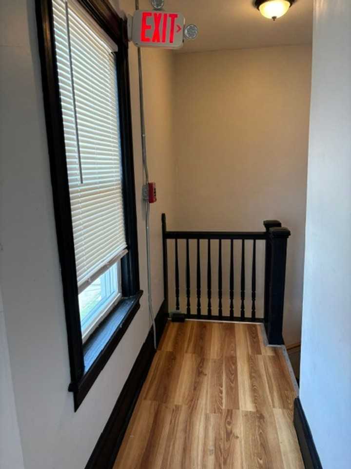 Pawt  2nd Floor 3 Bed - Photo 2 of 19