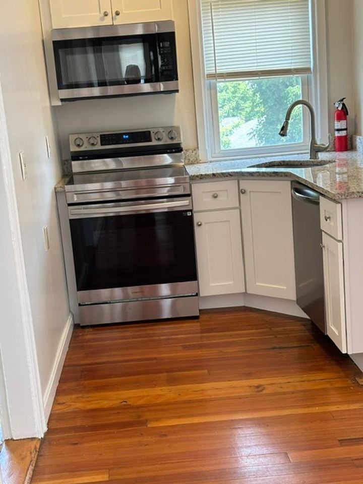 Pawt  2nd Floor 3 Bed - Photo 6 of 19