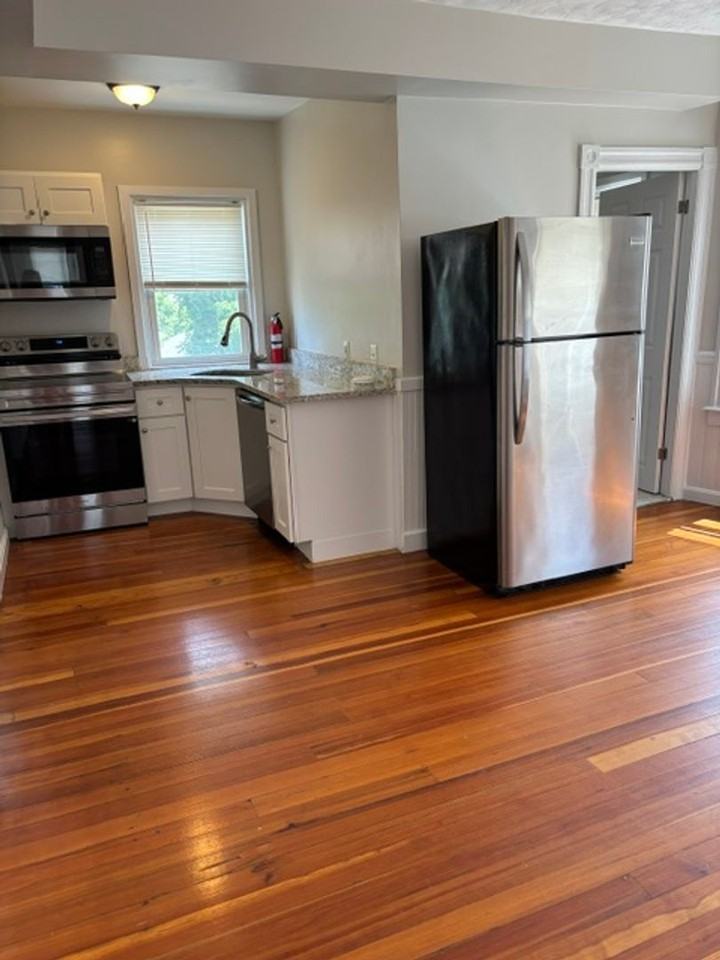 Pawt  2nd Floor 3 Bed - Photo 7 of 19
