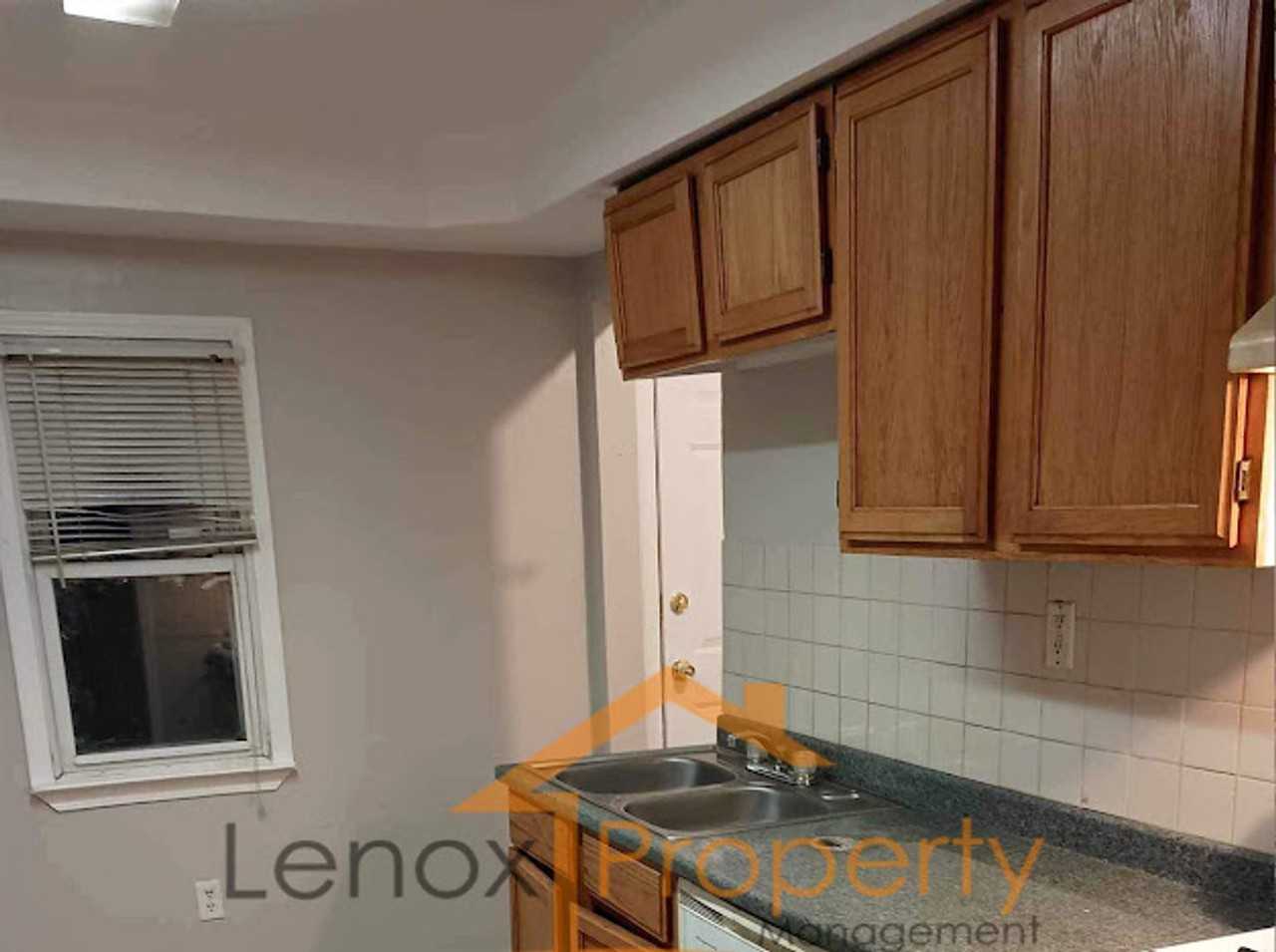 7020 Republic Ave - Photo 2 of 10
