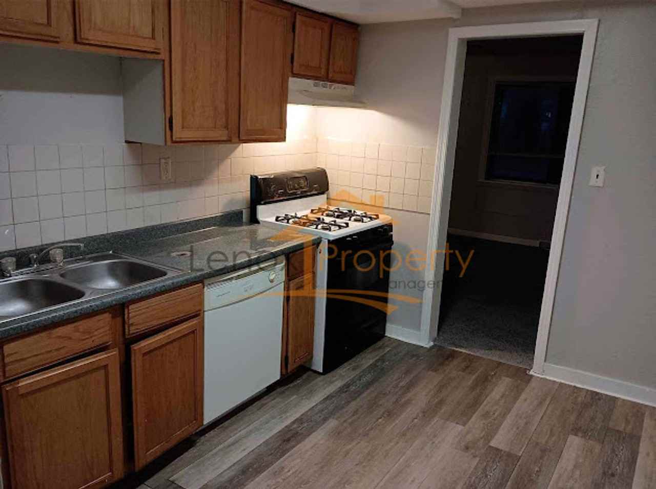 7020 Republic Ave - Photo 3 of 10
