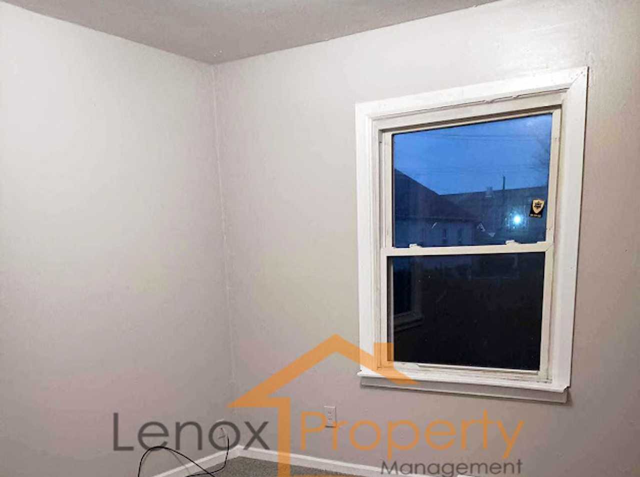 7020 Republic Ave - Photo 7 of 10