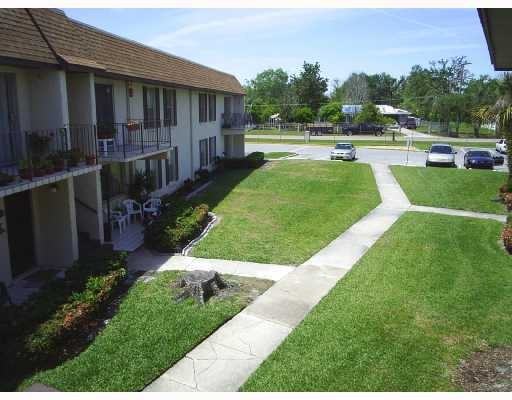 957 W Oak Ridge Rd