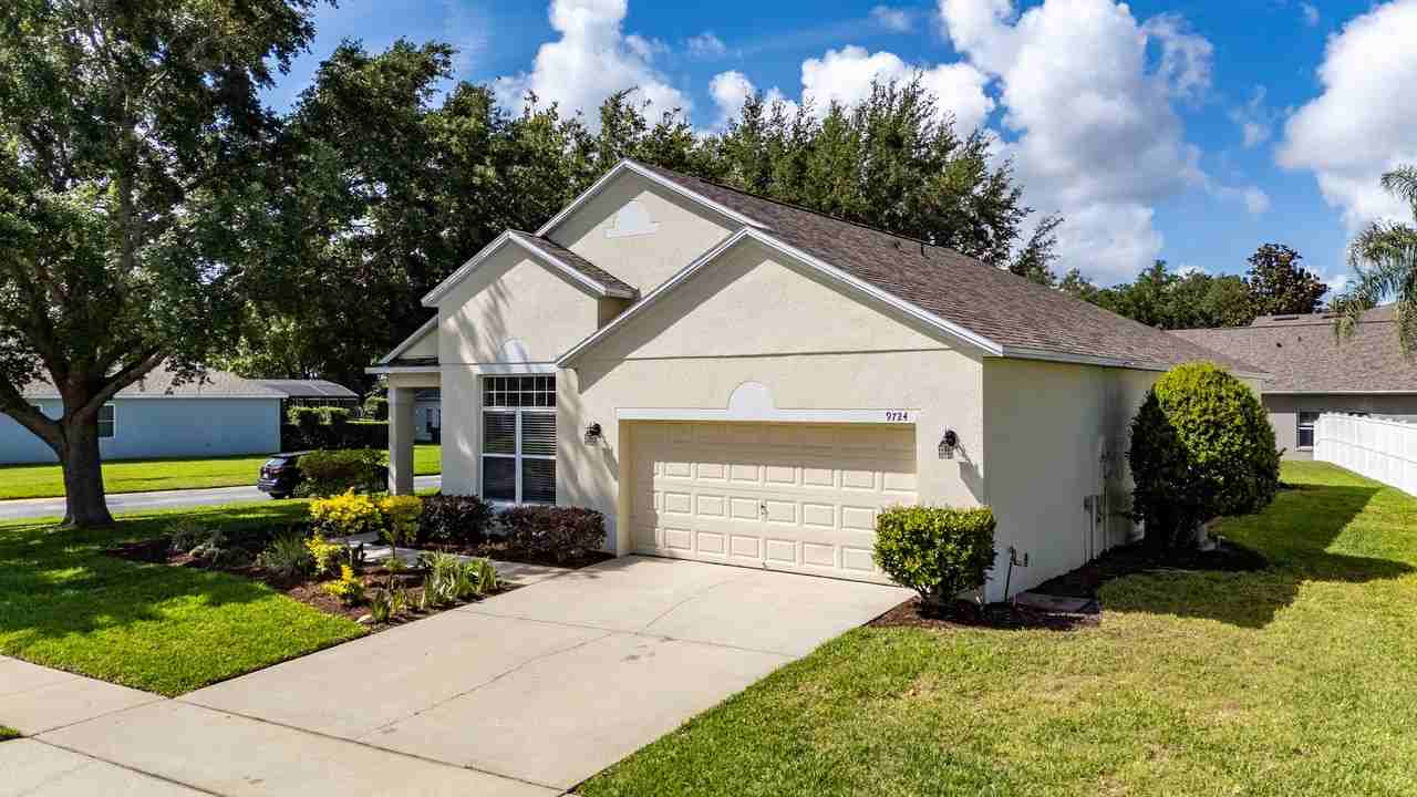 9724 Myrtle Creek Ln - Photo 5 of 46