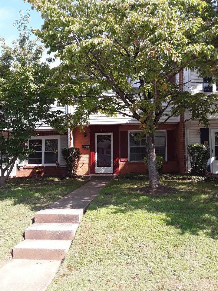 206 Devonshire Rd - Photo 2 of 6