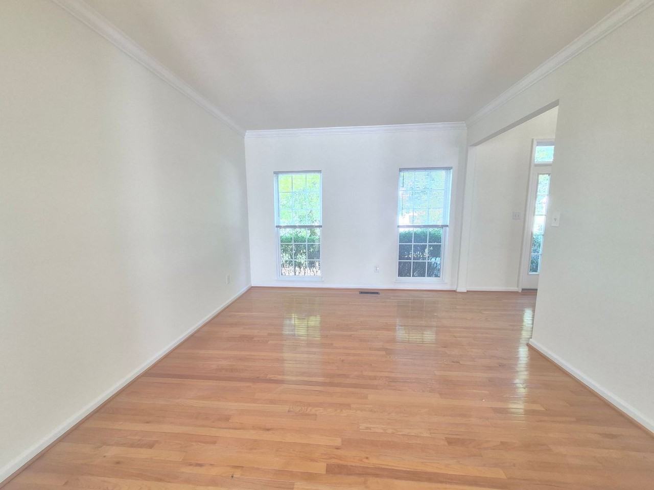 5207 Linden Dr - Photo 3 of 36